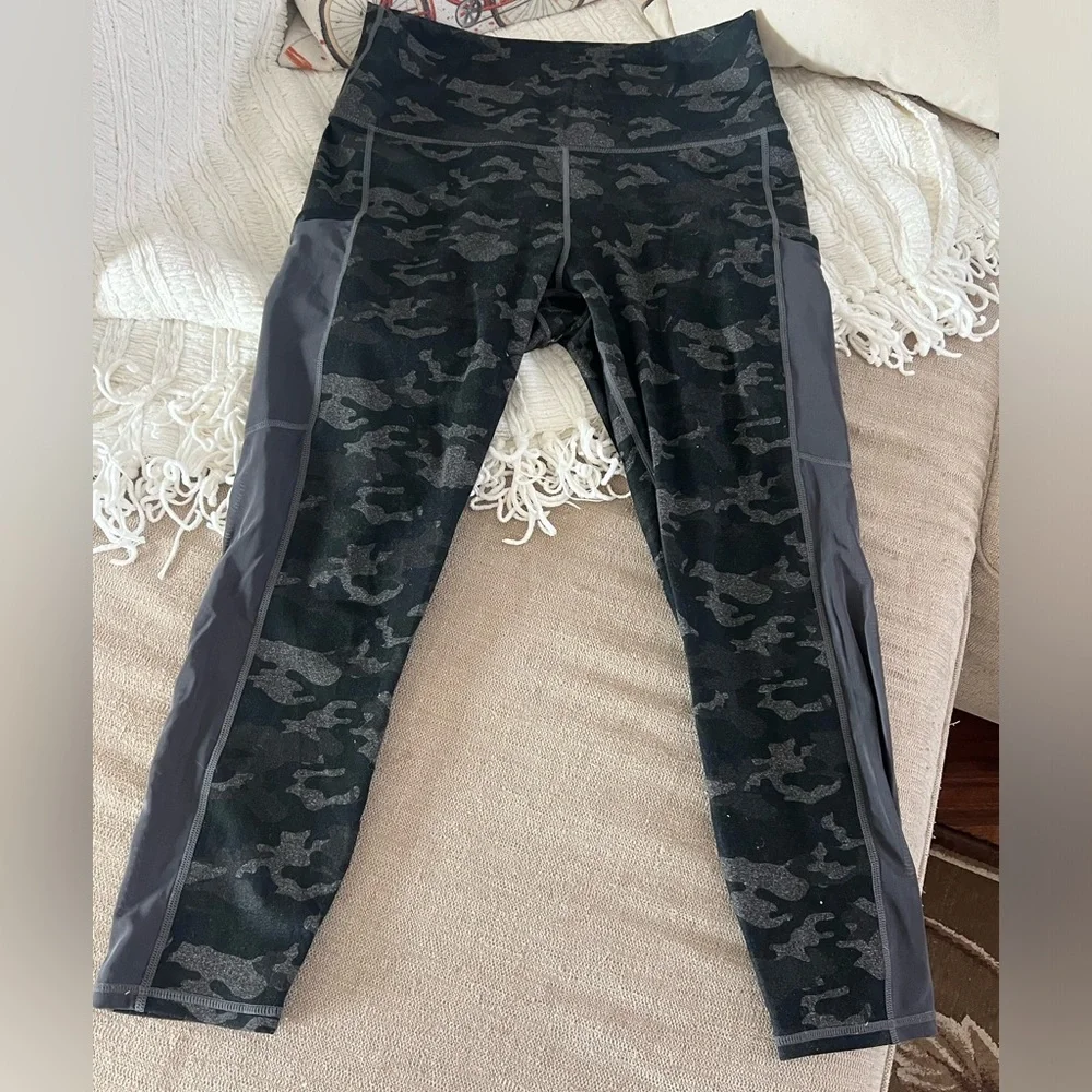 Fabletics Activewear - Picture 1 of 4
